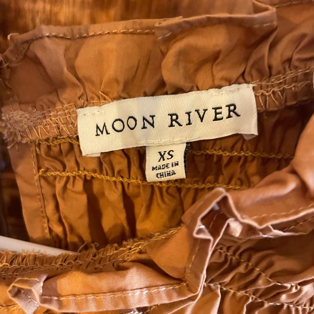 Moon River/tuckernuck midi smocked puff sleeve dress - Picture 4 of 7